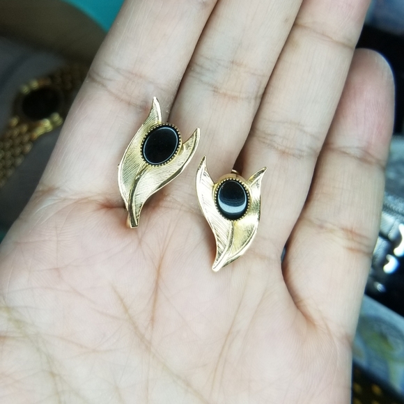 12KT GOLD FILLED ONYX EARRINGS VINTAGE - Picture 6 of 7